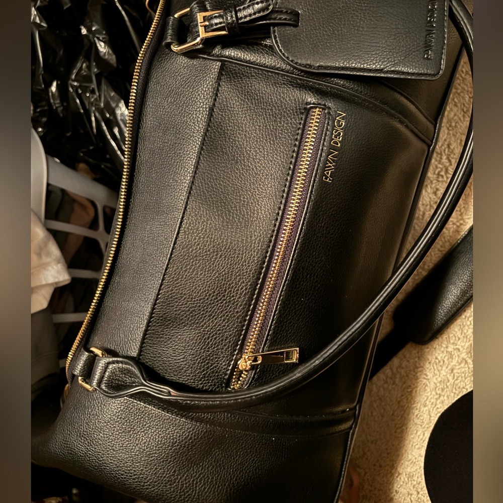 Fawn Design overnight bag in black